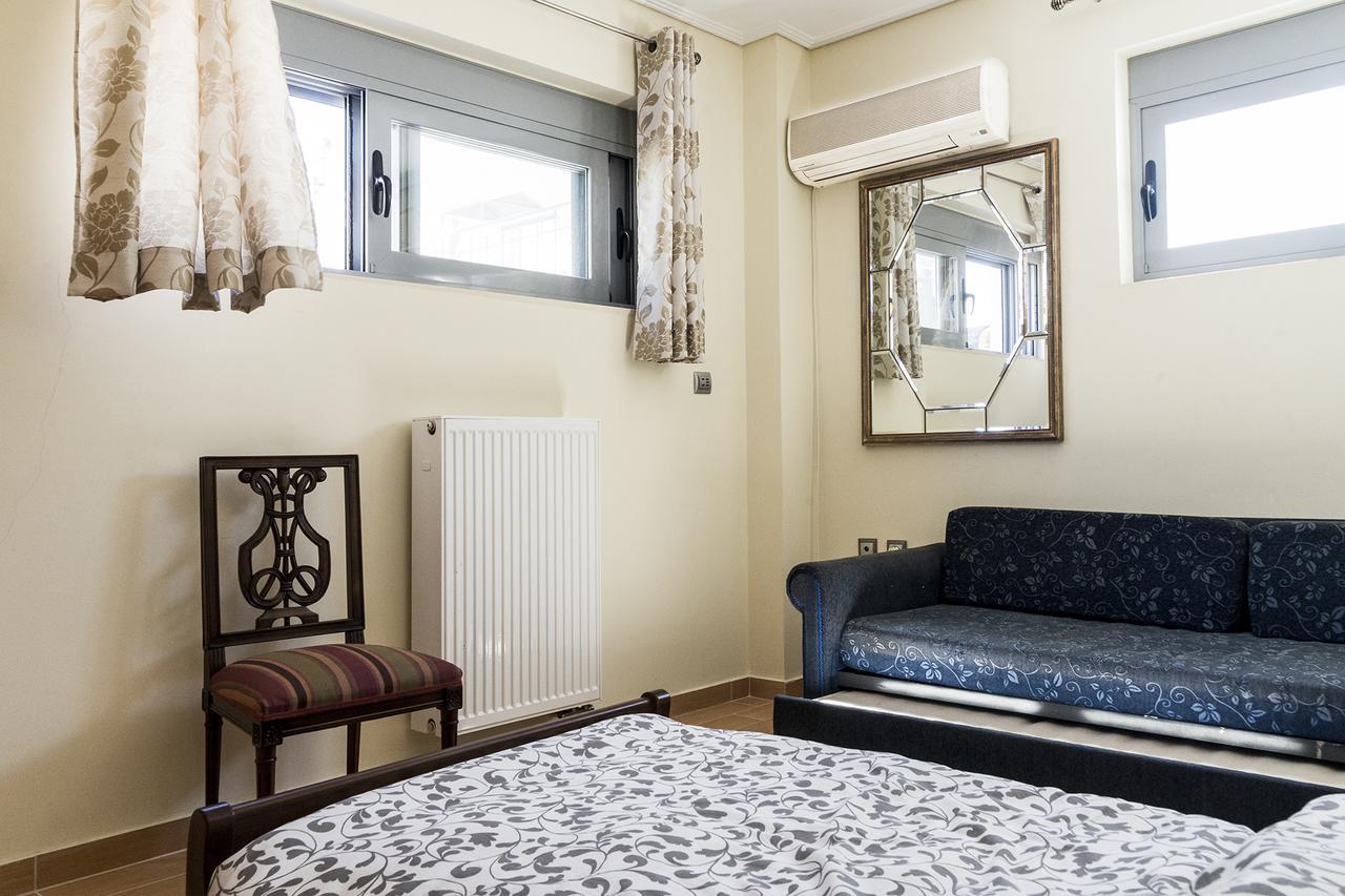 D'irene-near Athens Airport , 200 Meters From The Davis Apartment