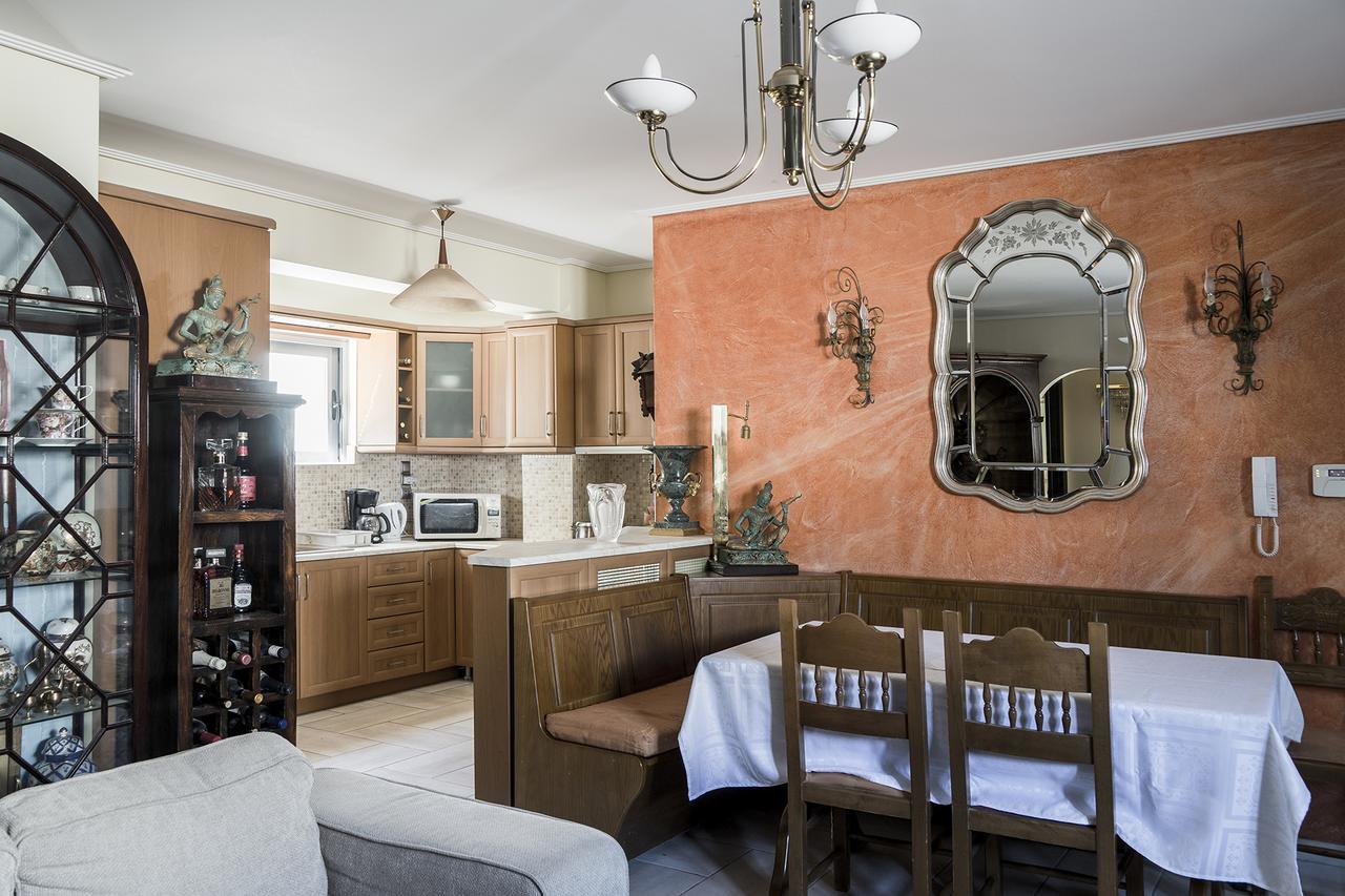 Apartment D'irene-near Athens Airport , 200 Meters From The Davis *