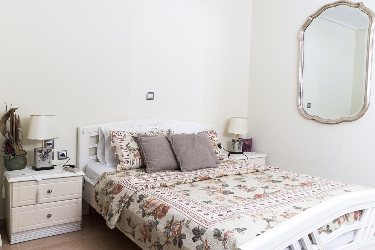 Apartment D'irene-near Athens Airport , 200 Meters From The Davis Artemida (Attica)