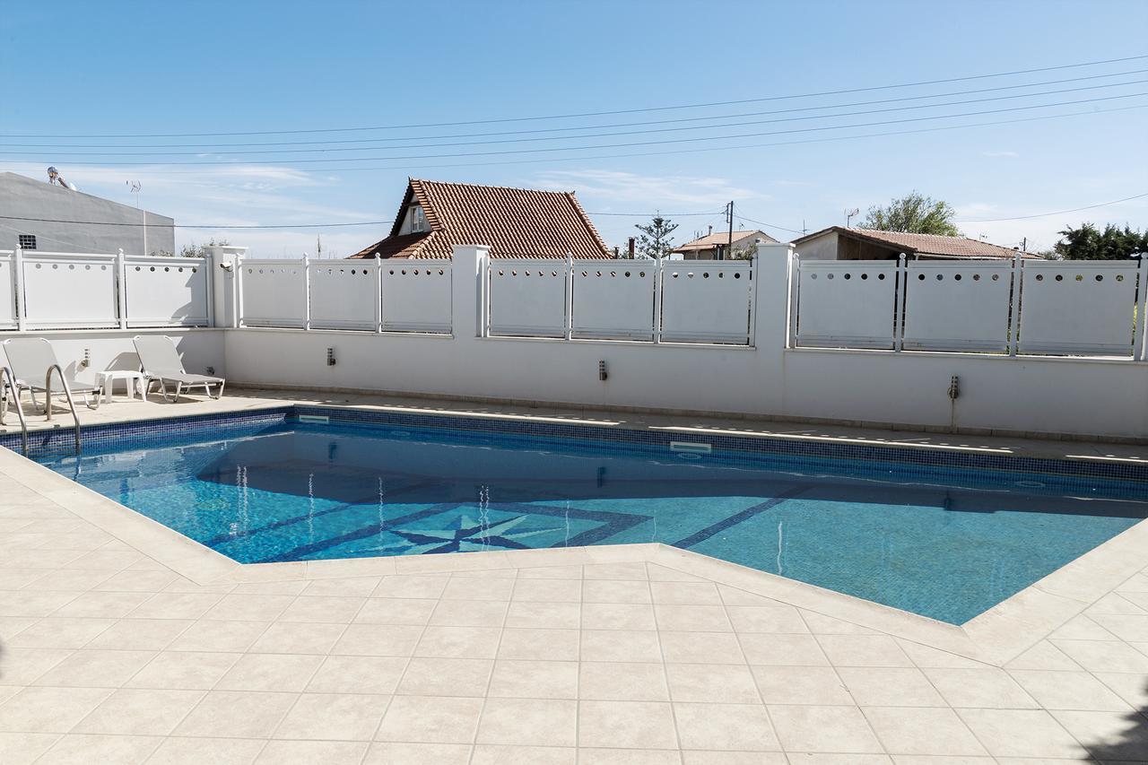 Apartment D'irene-near Athens Airport , 200 Meters From The Davis