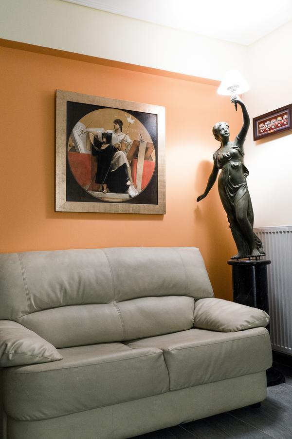 D'irene-near Athens Airport , 200 Meters From The Davis Apartment *