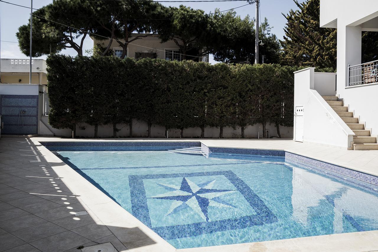 D'irene-near Athens Airport , 200 Meters From The Davis