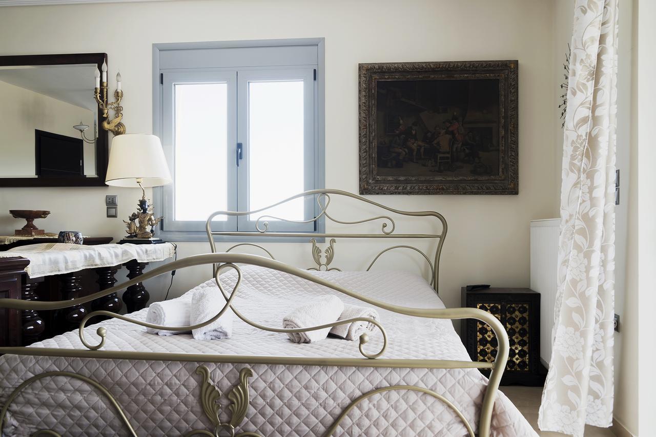 D'irene-near Athens Airport , 200 Meters From The Davis Apartment