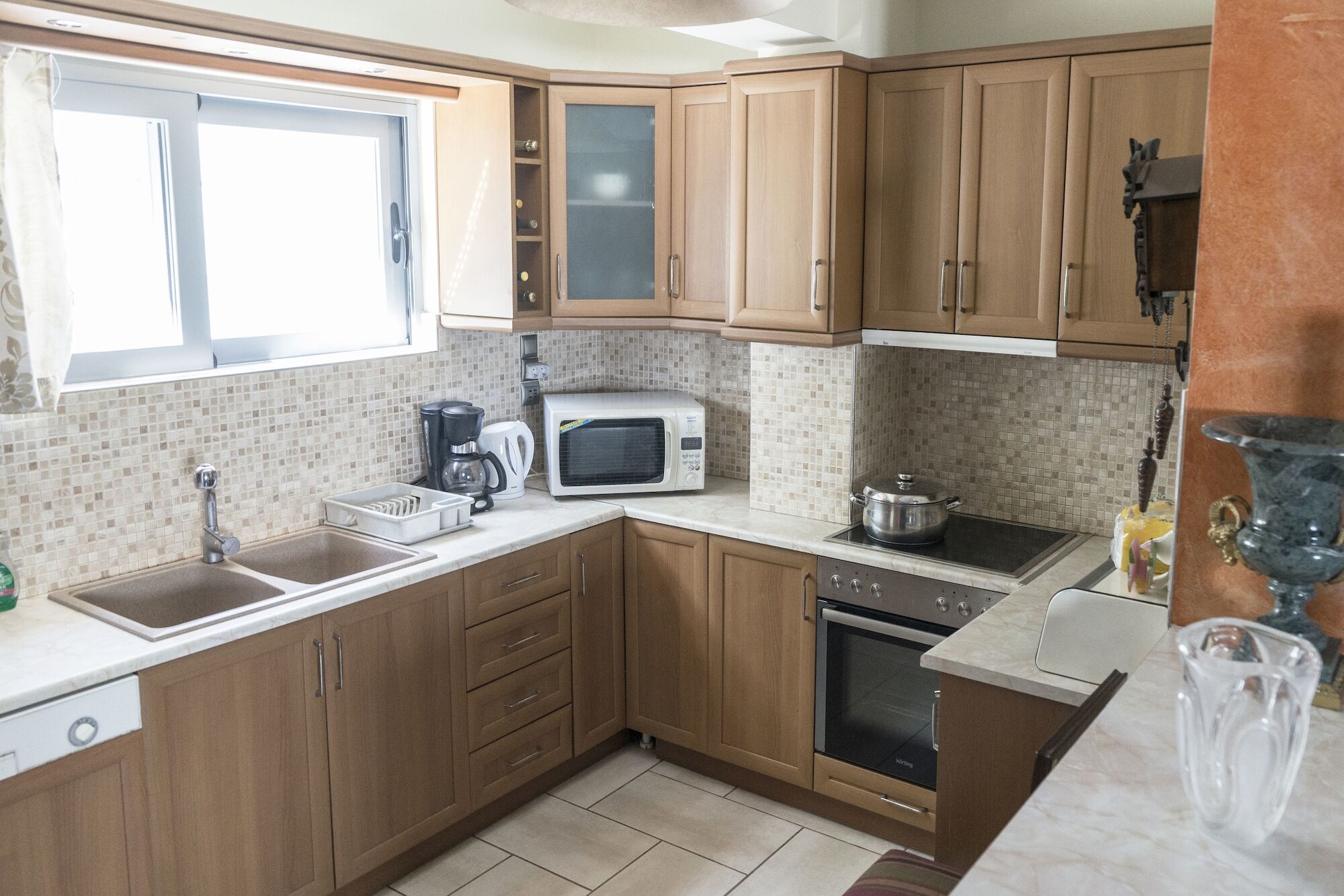 Apartment D'irene-near Athens Airport , 200 Meters From The Davis *