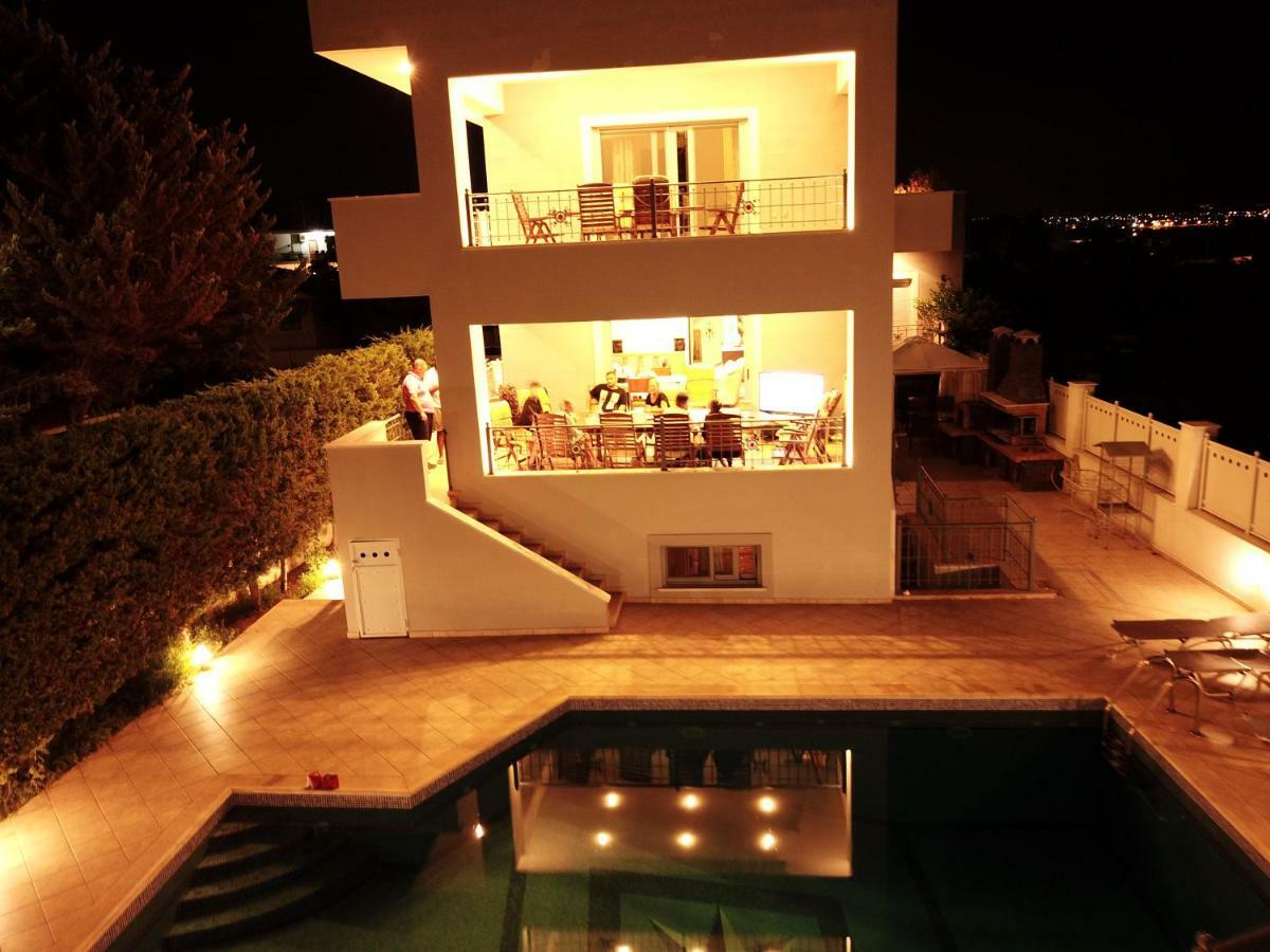Apartment D'irene-near Athens Airport , 200 Meters From The Davis *